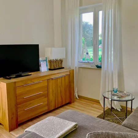 Bootshaus/ Holzdeck Росток