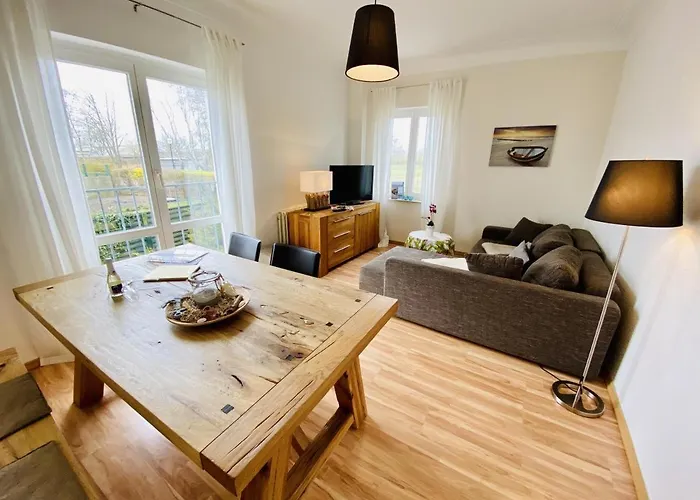 Bootshaus/ Holzdeck * روستوك