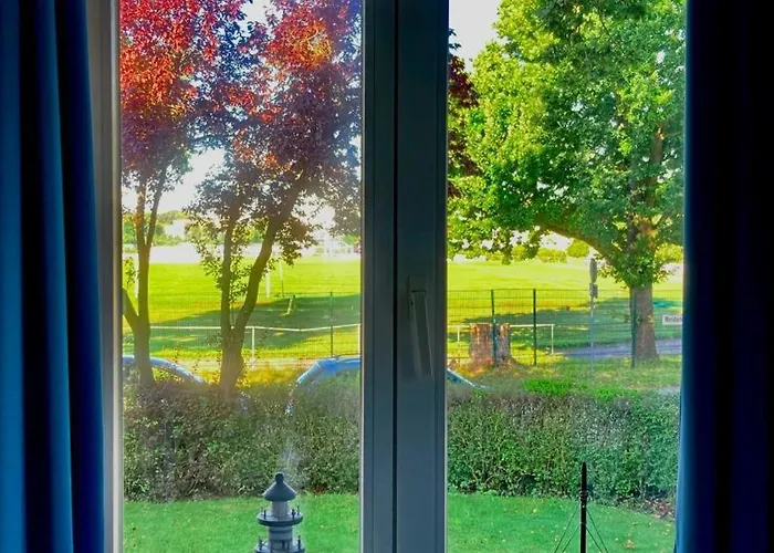 Bootshaus/ Holzdeck شقة